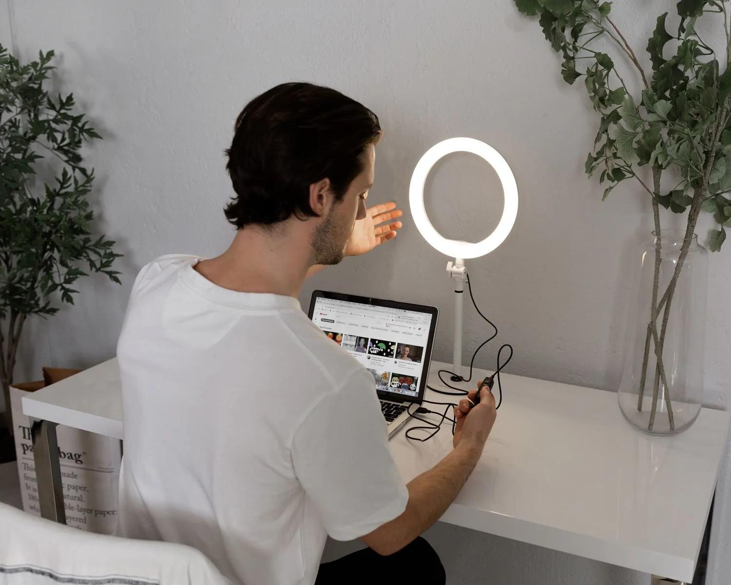 10" White LED Table Ring Light - Opaluxe (DEMO STOCK)