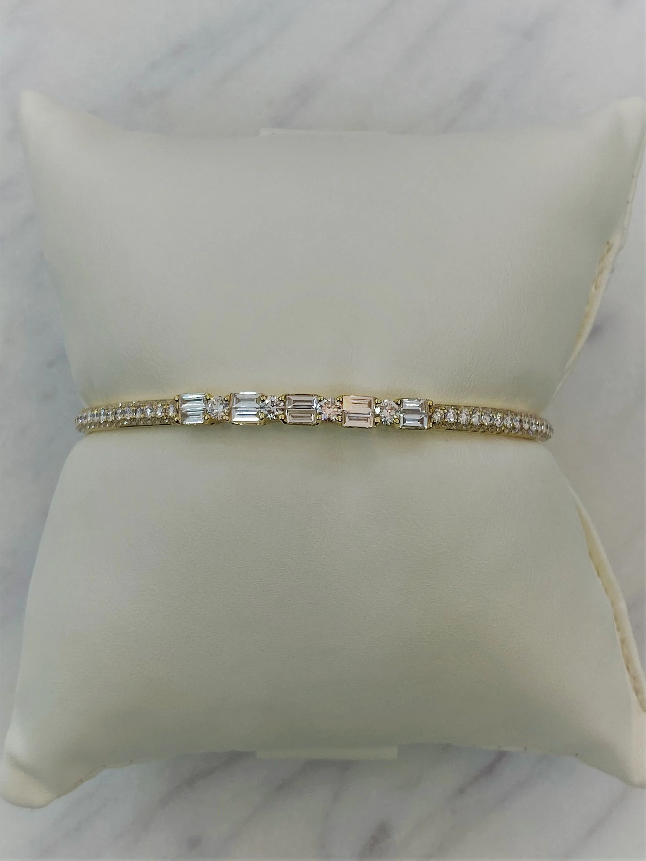 18K Yellow Gold Round   Baguette Diamond Cuff Bangle