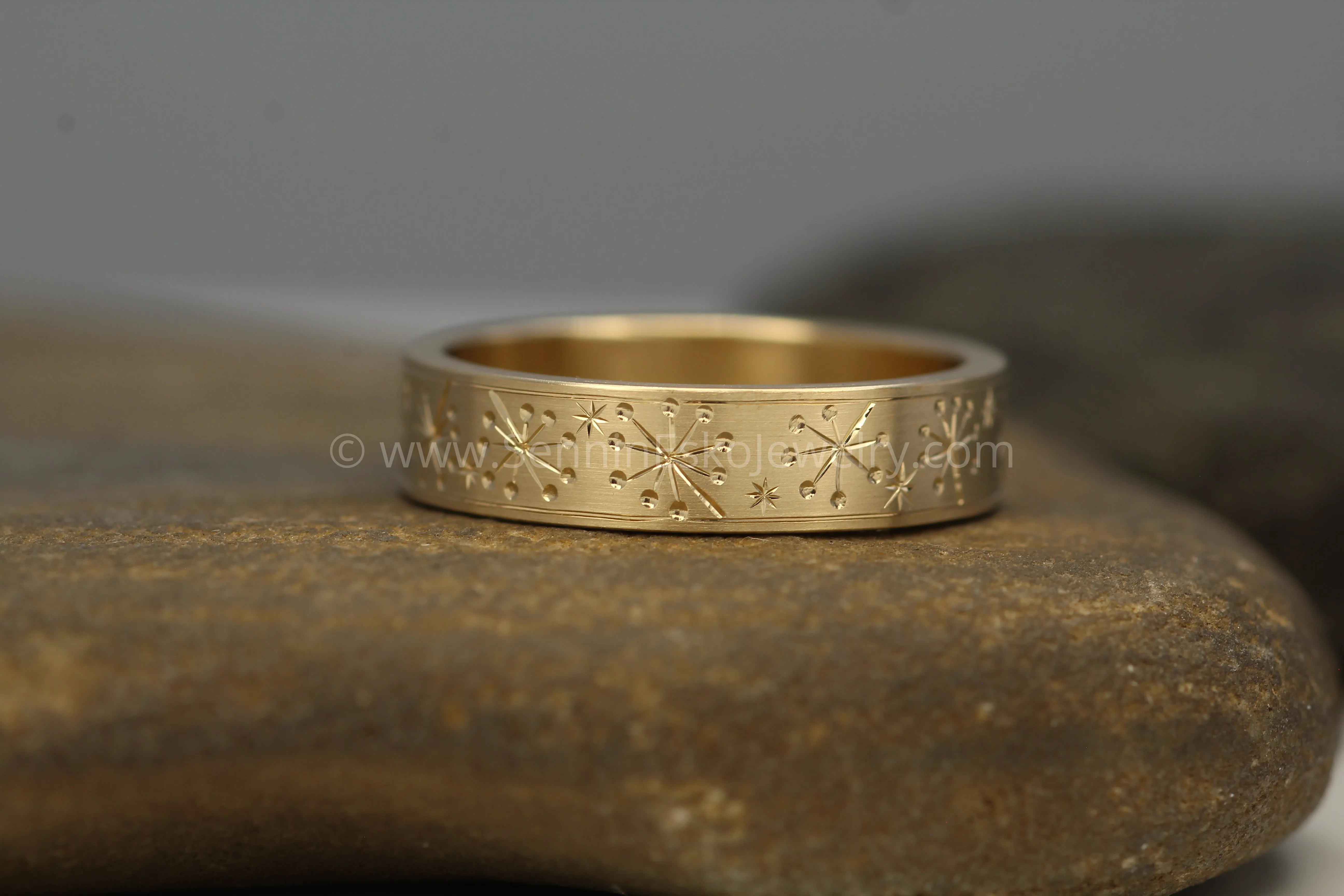 5x1.2mm Dandelion and Stars Ring - Gold Bright Cut Engraved Band