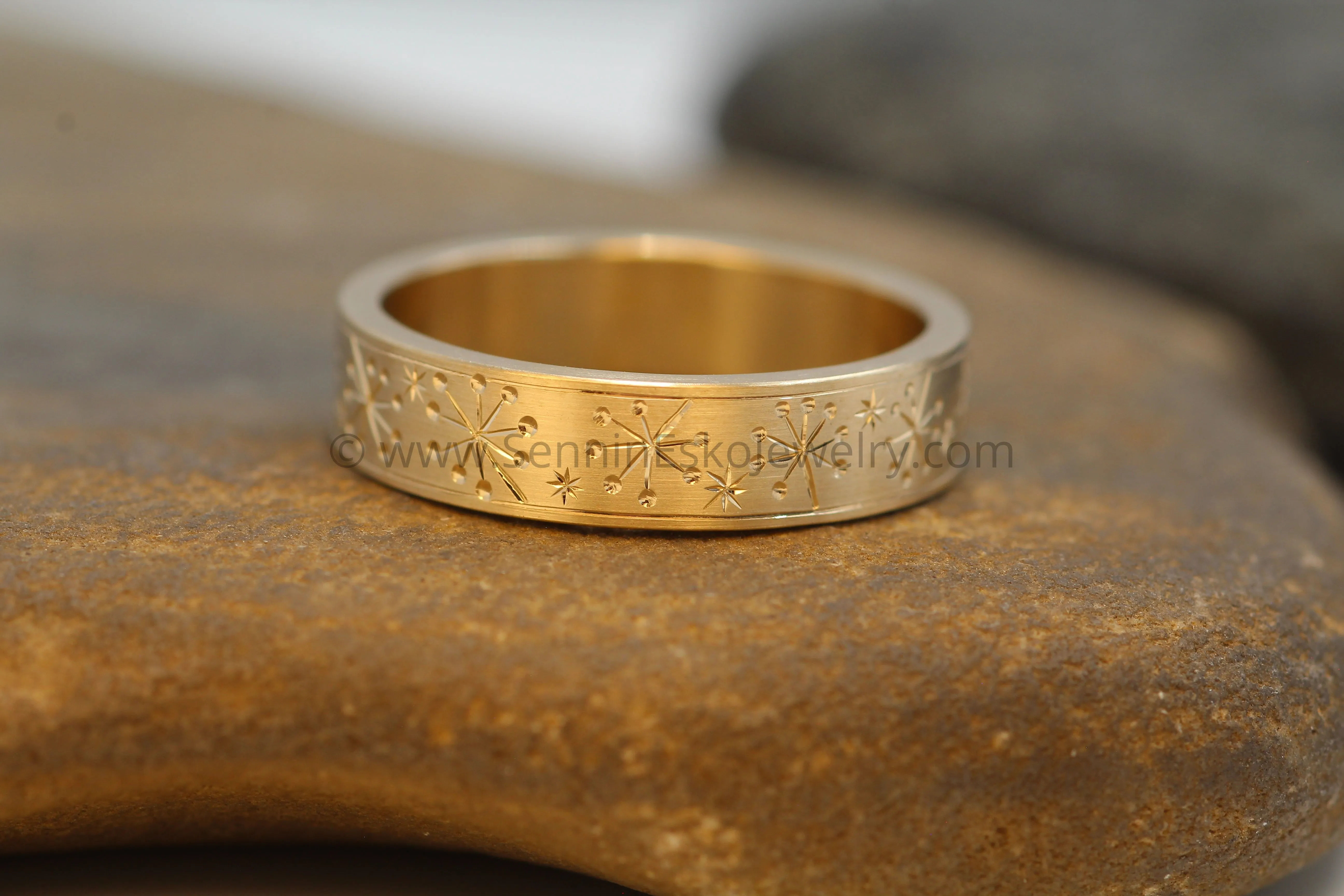 5x1.2mm Dandelion and Stars Ring - Gold Bright Cut Engraved Band