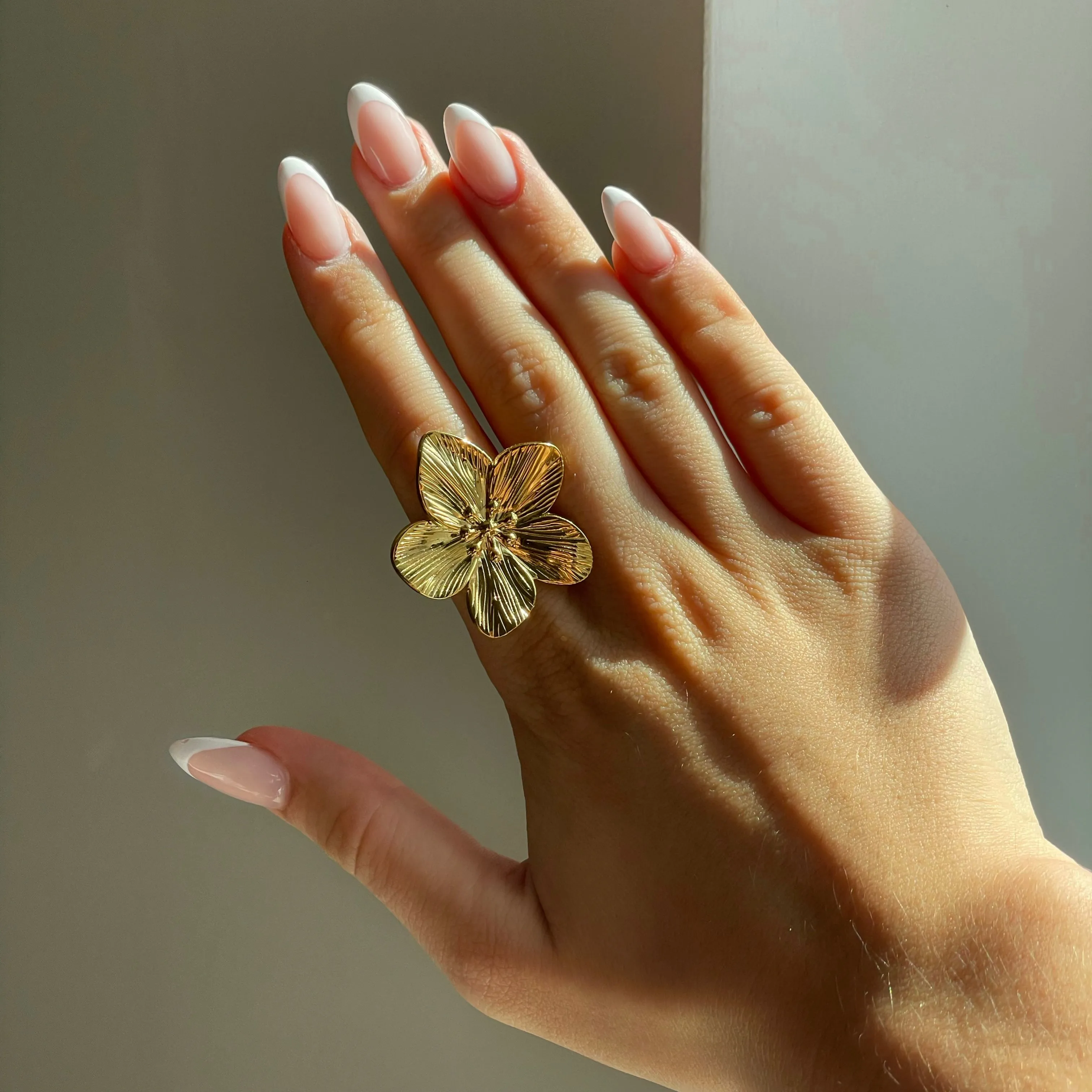 GOLDEN FLOWER RING