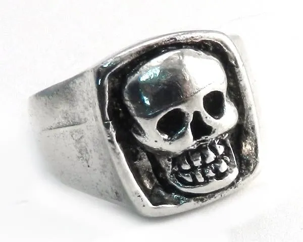 R17 Giant Skull Ring