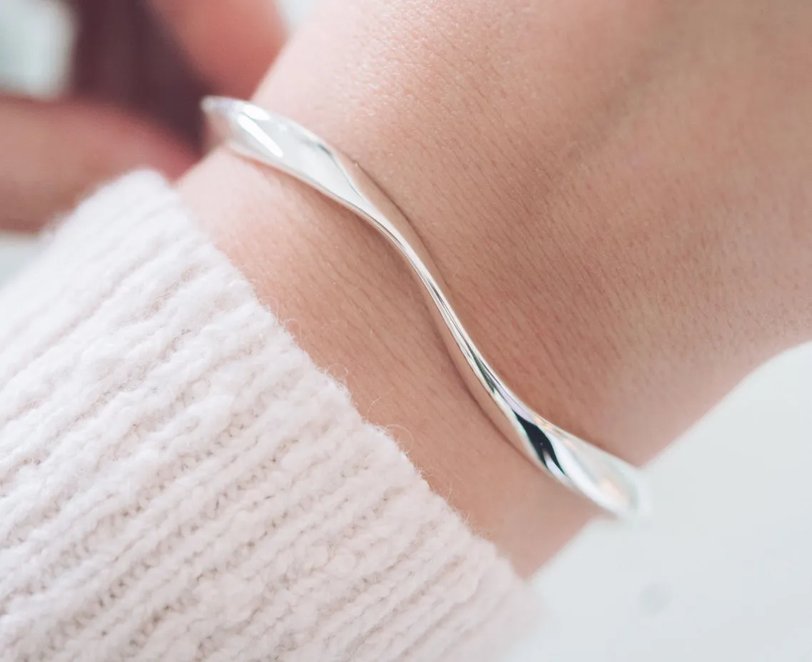 Silver 6mm curved bangle