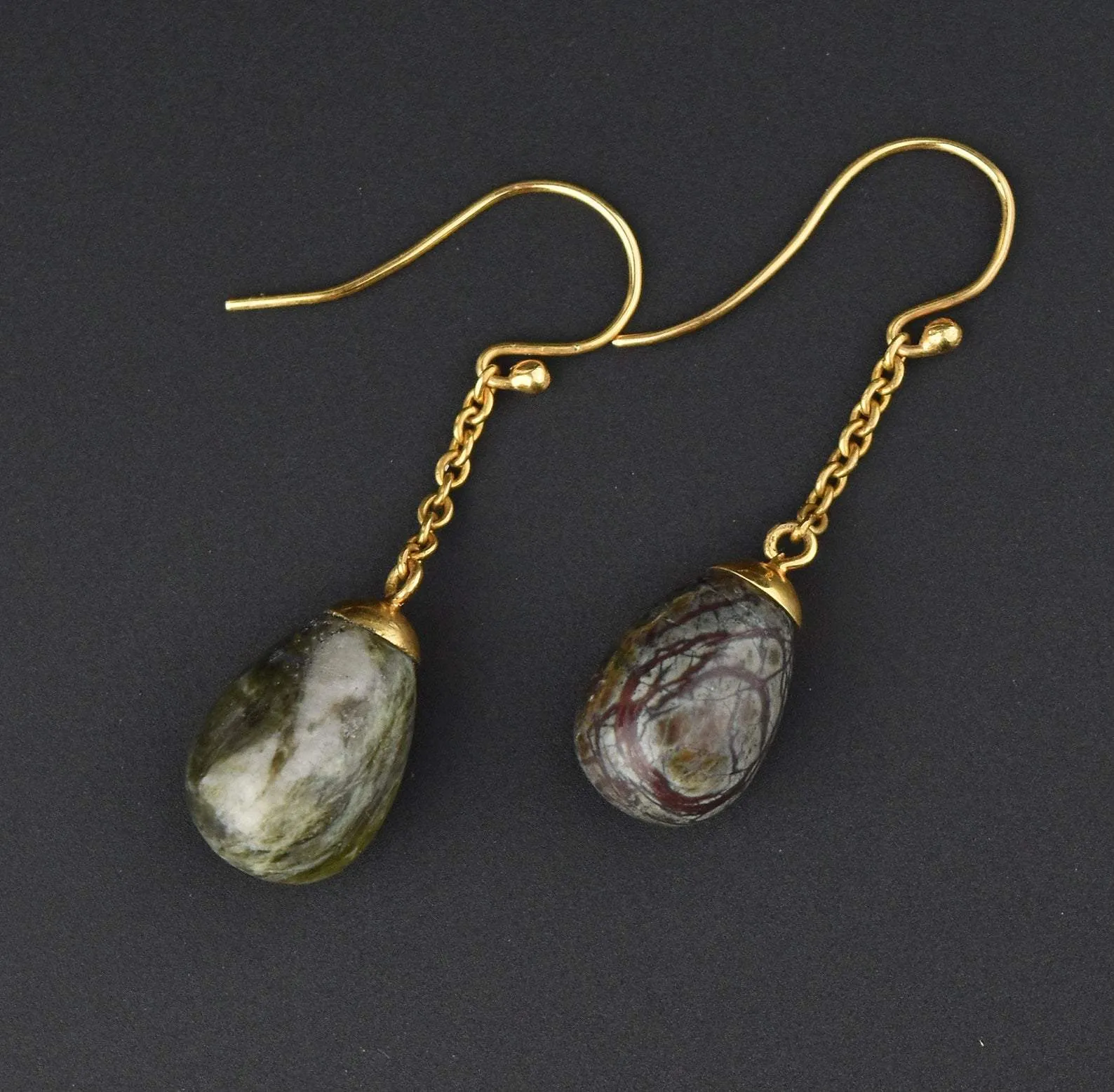 Vintage 18K Gold Hard Stone Egg Pendant Earrings