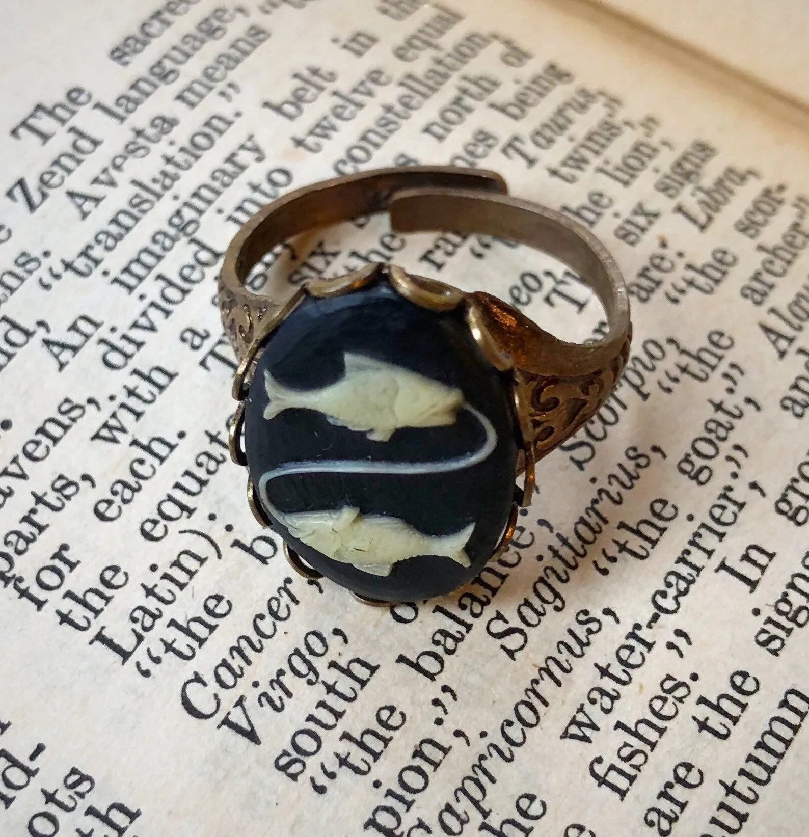 Vintage Zodiac Cameo Ring - Pisces